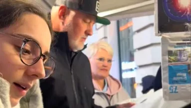 Kézbesíthetetlen csomagokat vett a család: amikor meglátták, mi van benne, kitört belőlük a nevetés - Videó