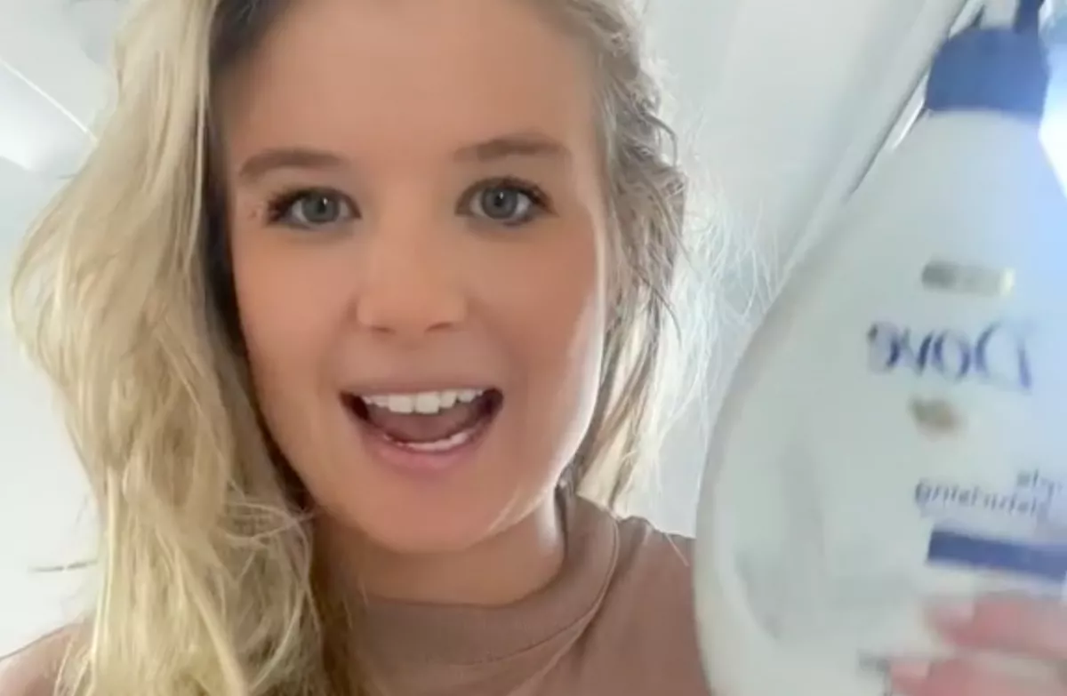 Azt hitte a lány, egy éve hidratáló krémet használ: aztán elborzadt - Videó