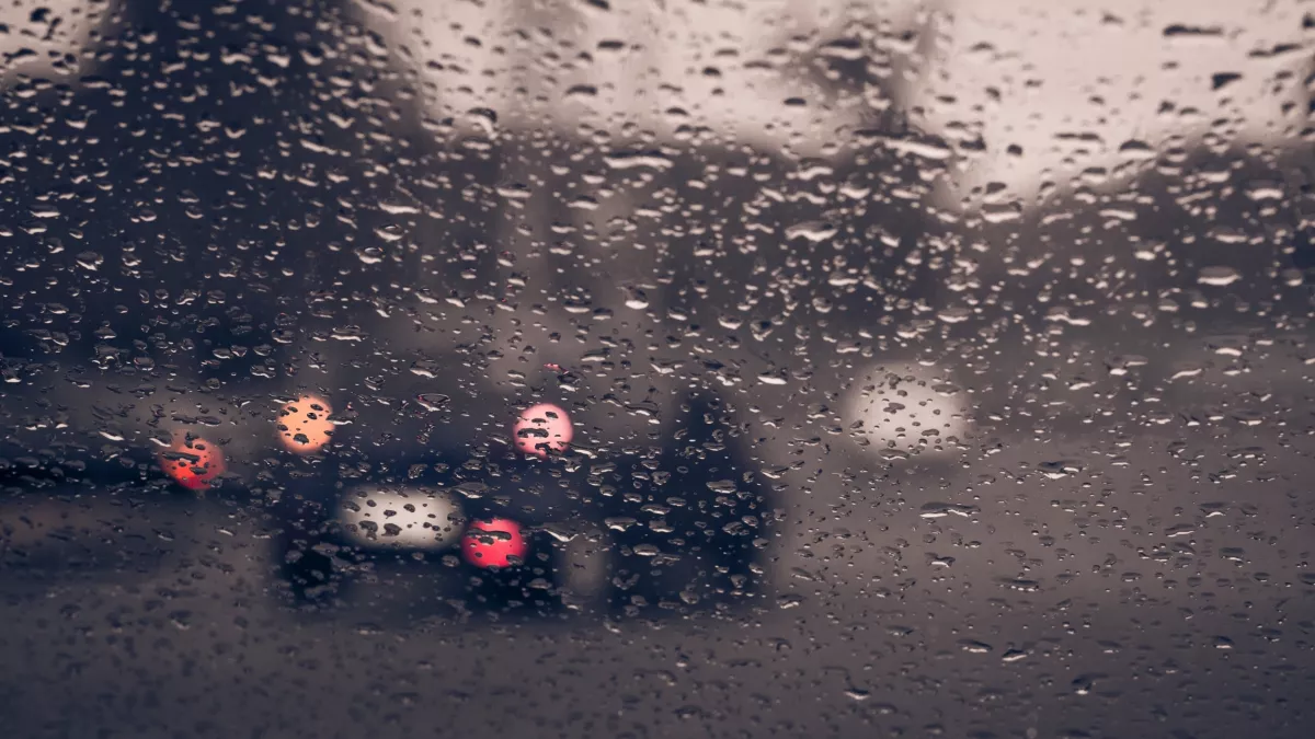 65 km/h-s széllökések, zivatar: 10 vármegyére adtak ki riasztást