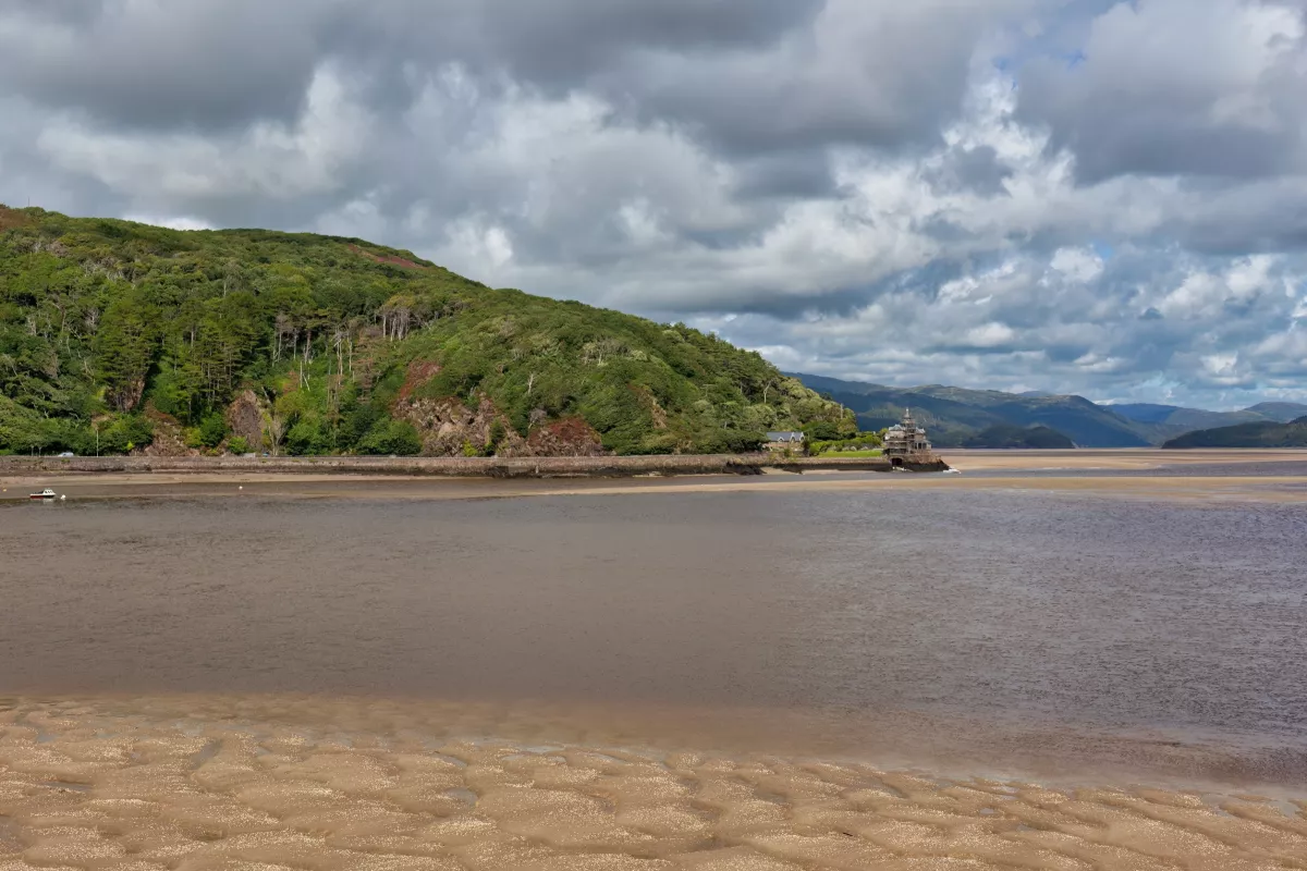 Mi a franc ez? Hátborzongató dolgot talált egy pár egy elhagyatott tengerparton - Fotók