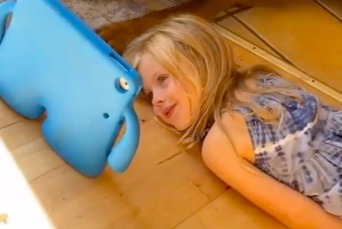 Egy pitbullal akarta a család leszoktatni a tabletezésről a kislányt: íme az eredmény - Videó