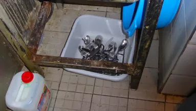 Gyomorforgató képek: ettél ebben az étteremben? - Bogarak, kosz, higiénia nulla