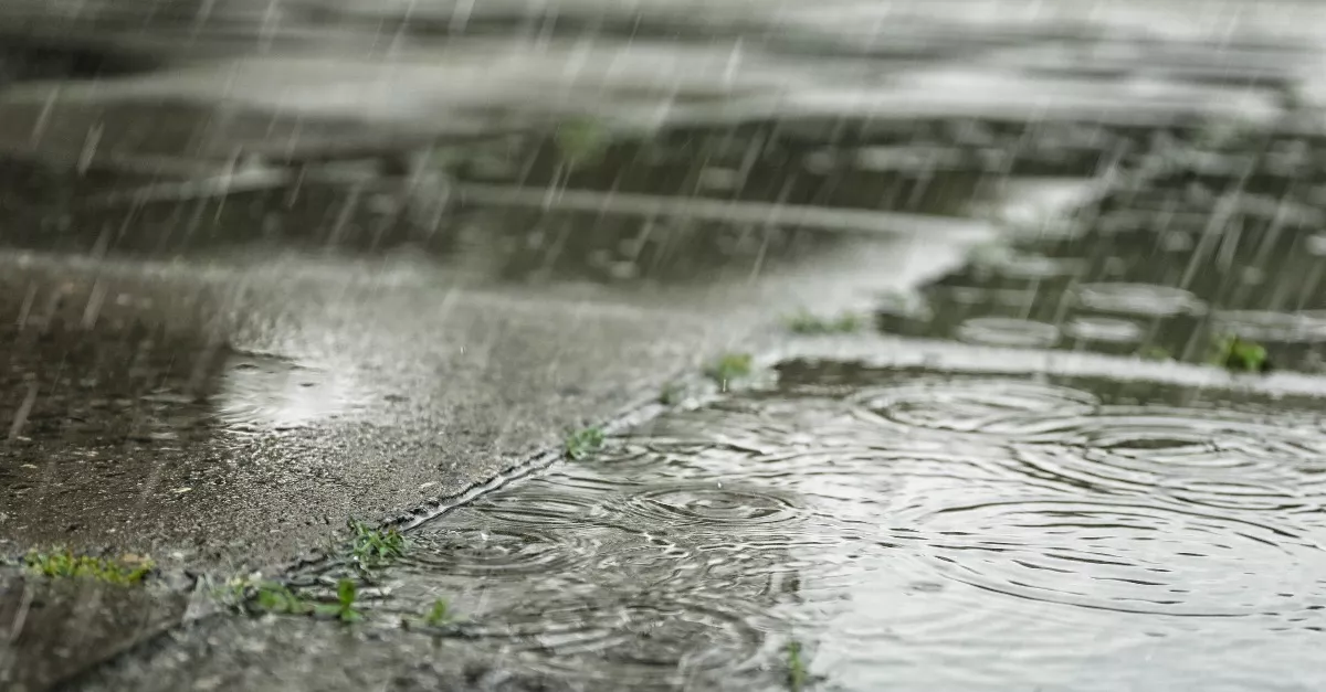 90 km/h-s szél, 2 centis jég, özönvíz: narancssárga riasztást adtak ki 6 vármegyére is - Fotók