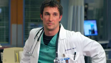 Ráncos, szakállas bácsi lett a Vészhelyzet Carter dokija: bombázó lányával posztolt az 53. szülinapján - Fotók