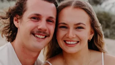 Belenézett a tükörbe a menyasszony az esküvő előtti napon: sokkolta, amit lát - Videó