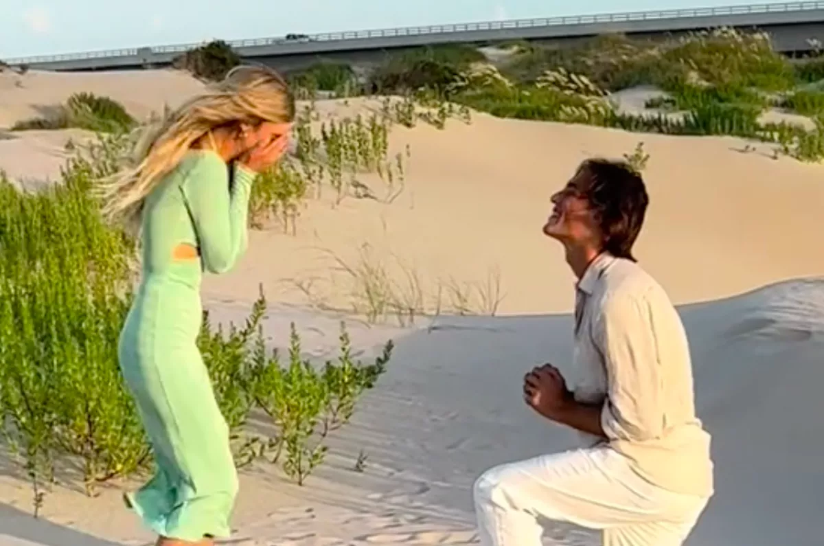 Amikor meglátta a nő a lánykéréséről készült videót, pánikolva törölte a netről - Videó