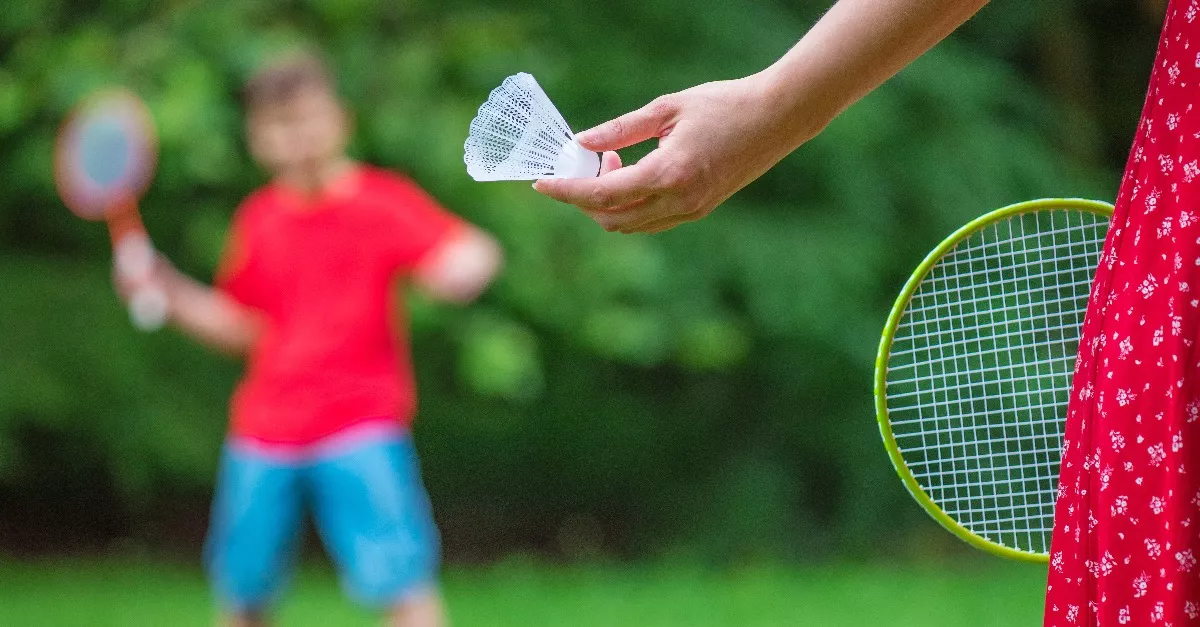 Véletlenül ölte meg a 6 éves húgát tollasozás közben egy kisfiú