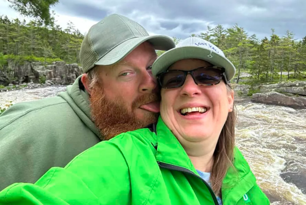 A tengerparton sétált a pár: majd a nőt elnyelte a homok - Fotó