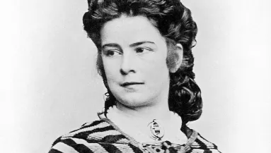 Évszázados rejtély: ez Sissi esküvői ruhája? - Fotó