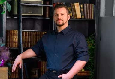 Körbe kürtölte az Operettszínházat egy nő: ő a híres magyar színész felesége - Fotók