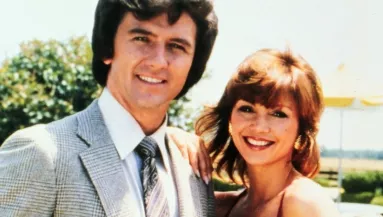 74 éves lett: így néz ki a Dallas Pamelája ma - Kivasalta a sebész férje? - Fotók