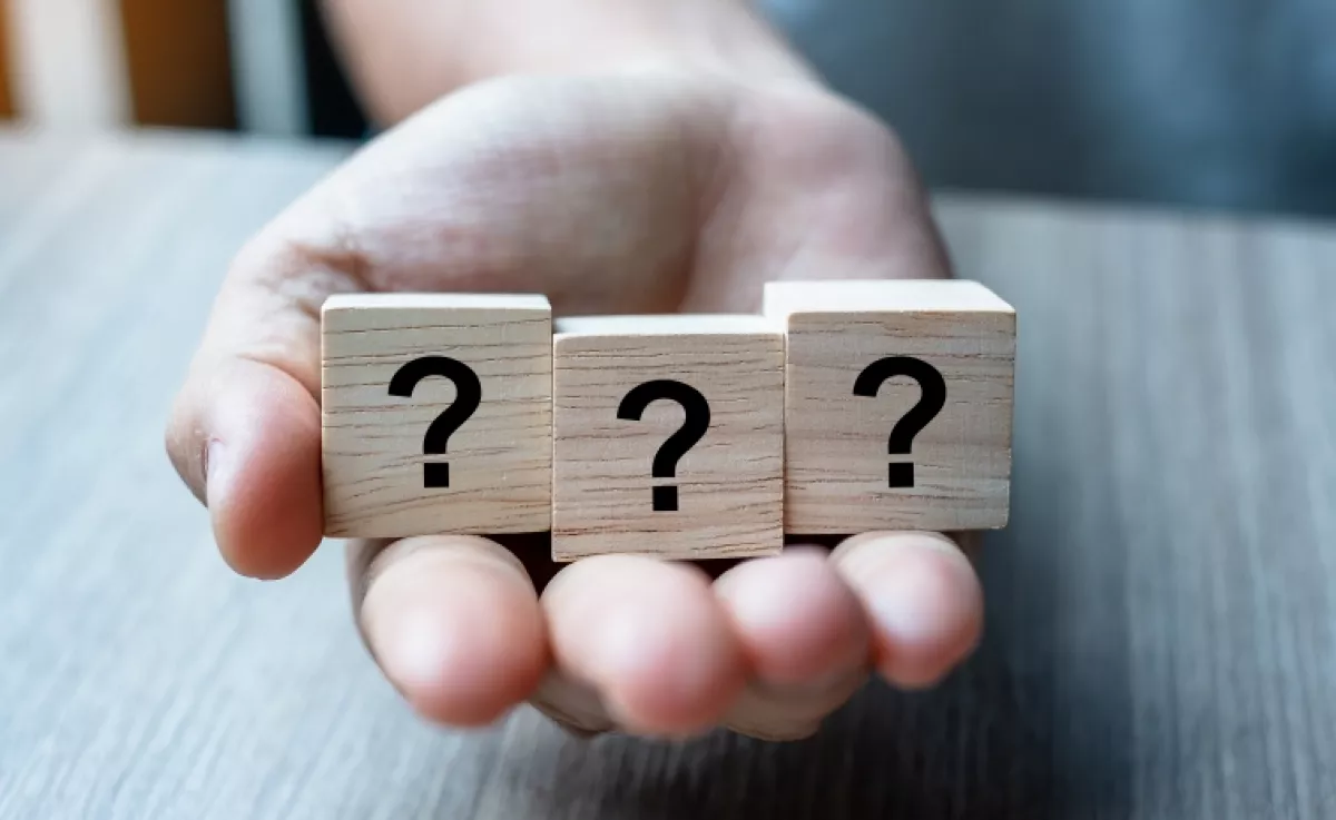 Villámgyors KRESZ-kvíz: szerinted szabályos az előzés a képen? 10-ből 8 ember rosszul tippel!