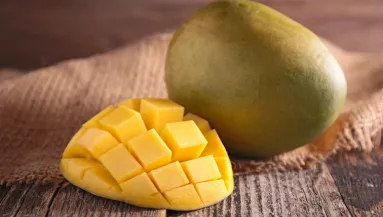 Soha ne edd ezt a népszerű gyümölcsöt nyáron: nagy bajod is lehet belőle!