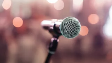 Teljesen elcsúfította magát a világhírű énekesnő: szőkére festette a haját, rá sem ismerni