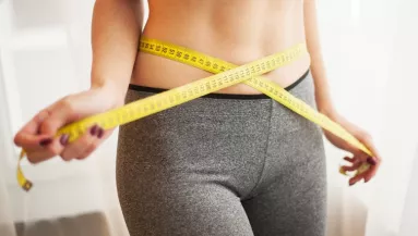 Minden hasi zsírpárna eltűnik rólad, ha így iszod a vizet: akár 8 kilót is fogyhatsz ezzel a trükkel