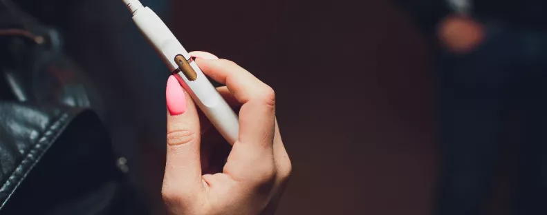 Hetente 400 e-cigit szívott el a 17 éves lány: borzasztó dolog történt vele - Fotók