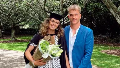 El akarta venni a szerelmét a srác: de nem jutottak el idáig - Fotók