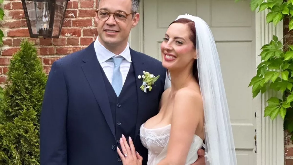 Férjhez ment a sztárpár lánya, de mindenki csak a dekoltázsáról beszél - Fotók