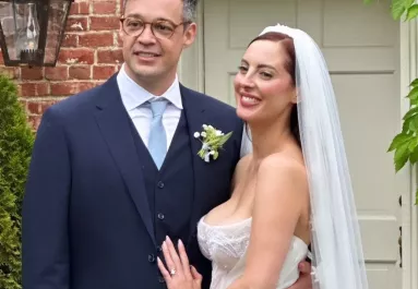 Férjhez ment a sztárpár lánya, de mindenki csak a dekoltázsáról beszél - Fotók