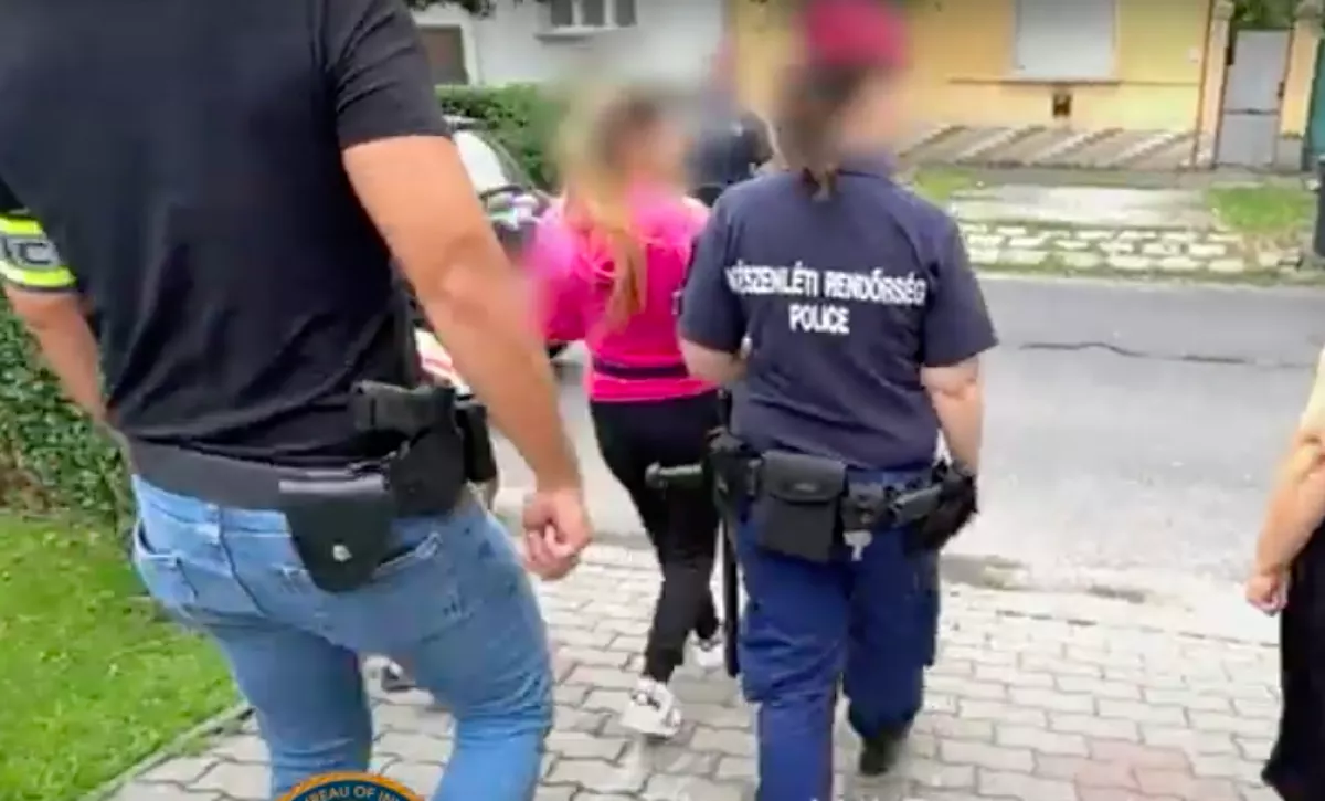 Kommandósok fogták el Evelint és Patríciát: vége a huszonéves nők kényelmes életének - Videó