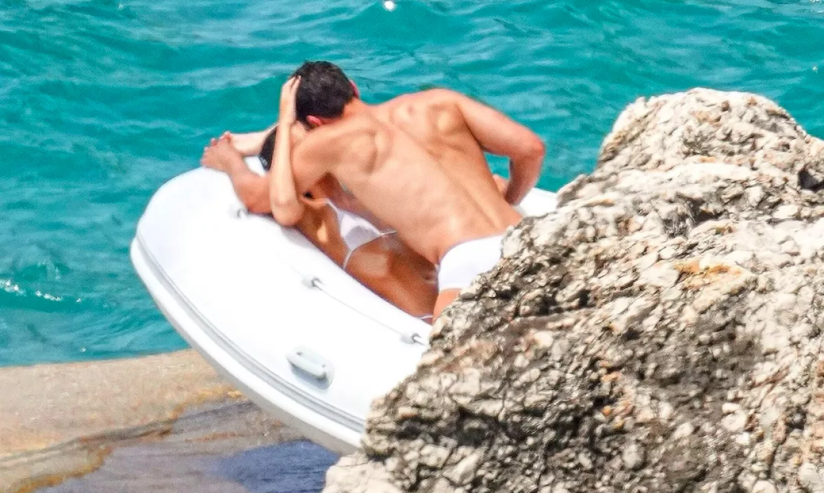 Nem lesz ebből baj? - Idegen férfit csókol Leonardo DiCaprio párja - Fotók