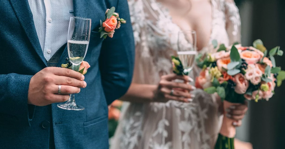 Megdöbbentő, miért tiltja ki a menyasszony a húgát az esküvőjéről