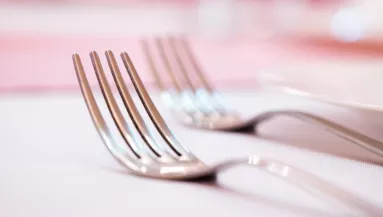 Nem csak evőeszköz: íme a villa rejtett funkciói - Videó