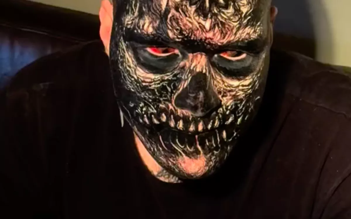 Egy tetovált szörny lett a jóképű srácból: így nézett ki előtte - Fotók