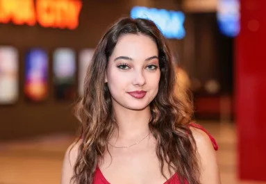 Felperzseli a netet Kiszel Tünde lányának dekoltázsa - Merész képek kerültek fel a szülinaposról