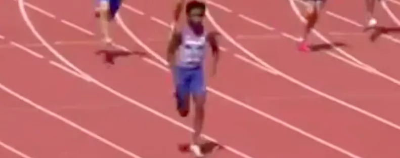 Elhúzott a sprinter a versenyen: aztán arrogáns hibát vétett - Videó