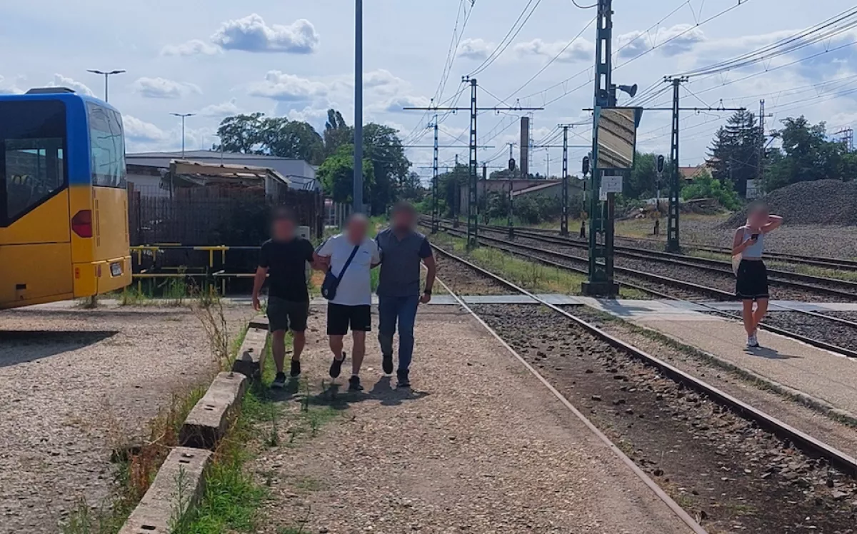 Ugrott az autó, az arany és a pénz: Józsit és az élettársát is őrizetbe vették - Fotók