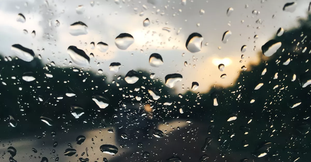 90 km/h-s szél, 3 centis jég, felhőszakadás és pokoli meleg: narancs riasztás 11 vármegyére