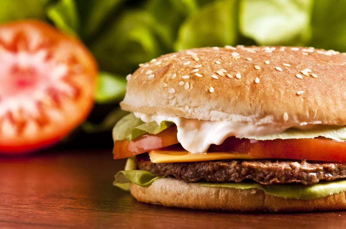 Gyerekmenüt vett a lányának a Burger Kingben az anya: horror, mit kaptak - Videó