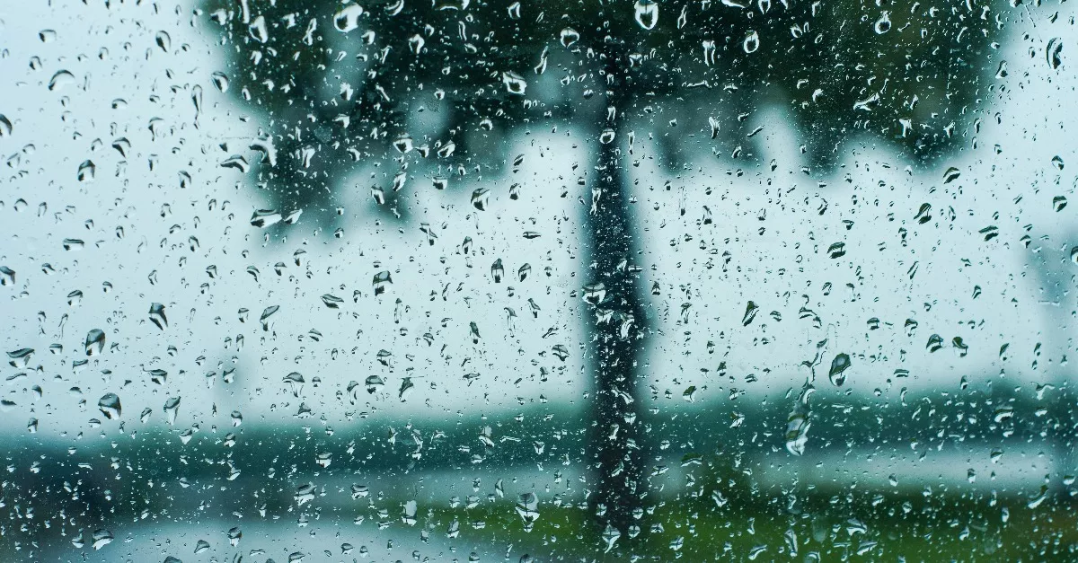 75 km/h-s szél, zivatarok, jég és hőség: ezekre a vármegyékre adtak ki riasztást