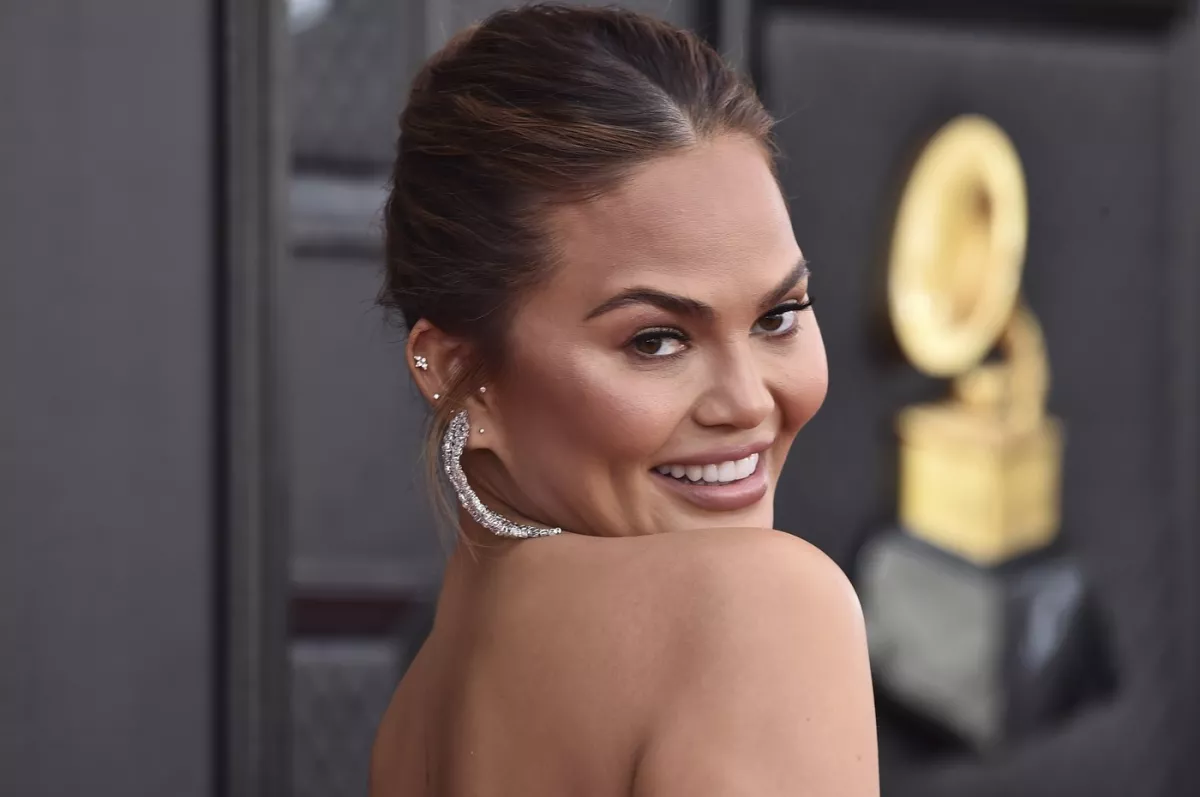 "Ha részeg vagy, megértem" - Chrissy Teigen olimpia szettje felháborítja a rajongóit - Fotók