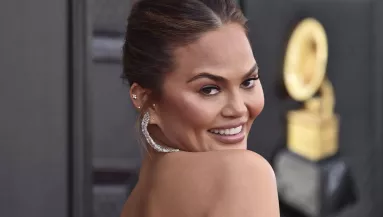 "Ha részeg vagy, megértem" - Chrissy Teigen olimpia szettje felháborítja a rajongóit - Fotók