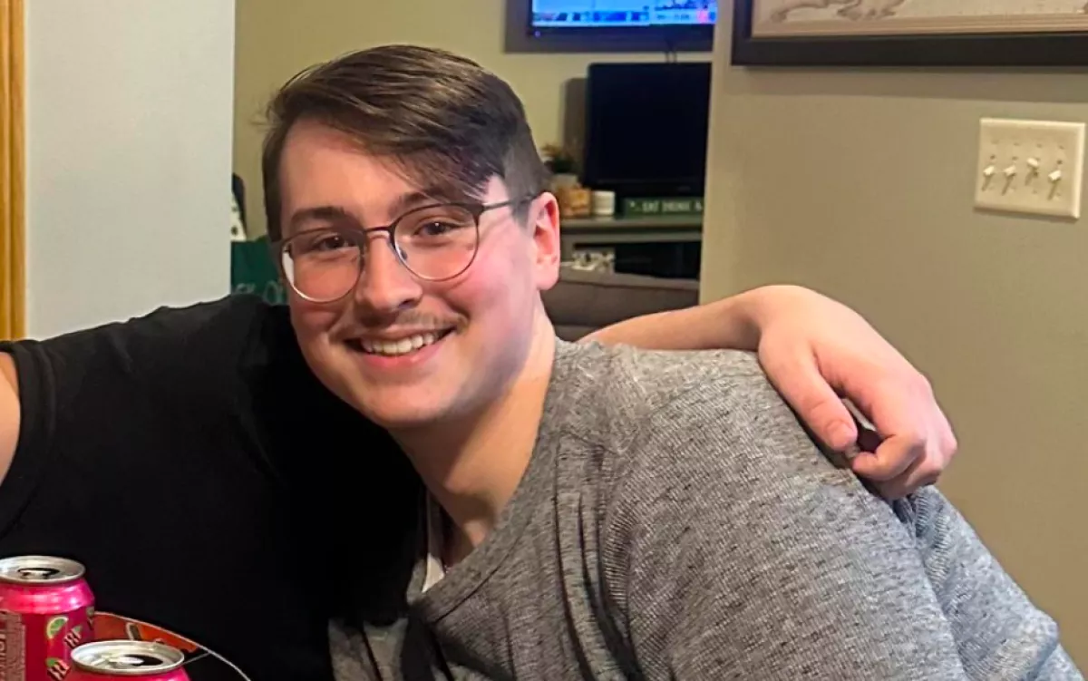 Könnyekben tört ki a fiatal pincér, amikor meglátta, mit írt a vendég a számlára - Fotó