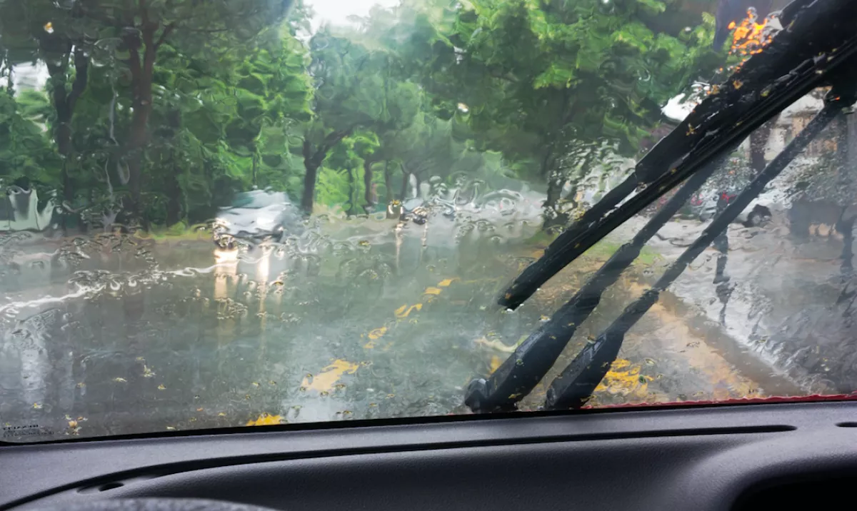80 km/h-s szél és zivatarok: 5 vármegyére frissítették a riasztást
