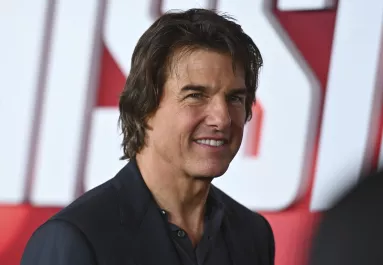 Ez a 25 éves énekesnő a 62 éves Tom Cruise új párja - Fotó