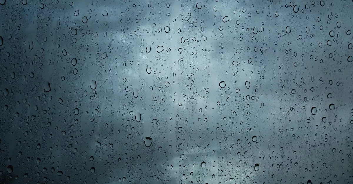 Zivatarok, szél és hőség: 5 vármegyére frissítették a riasztást