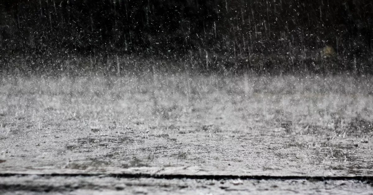 70 km/h-s szél, zivatarok, jégeső és pokoli meleg: vörös riasztást is kiadtak keddre