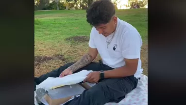 Egy éve csalta a barátnőjét a srác: amit a lány bosszúból tesz, azért milliók ünneplik - Videó