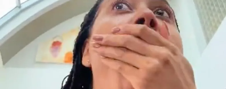 Amikor megtudta a nő, milyen kártérítést kínál a légitársaság a túlfoglalás miatt, elakadt a szava - Videó