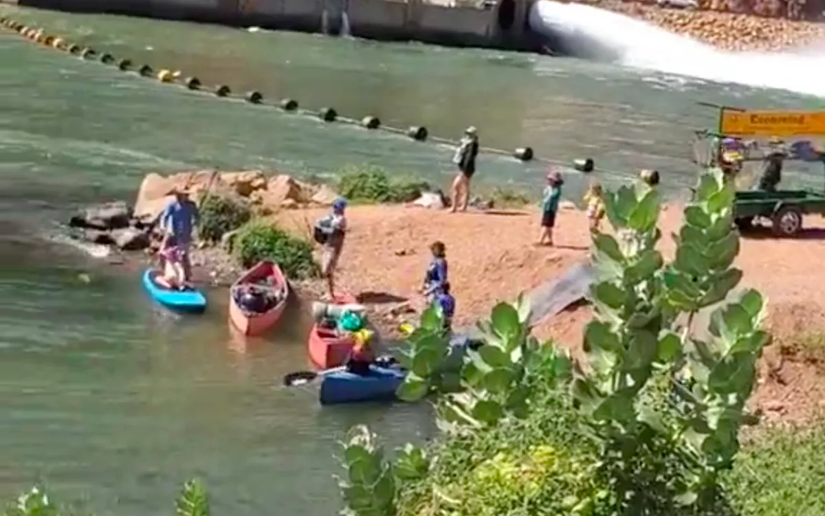 Evezés közben akarta videózni az anyuka a családját: amikor oldalra nézett, elállt a lélegzete - Videó