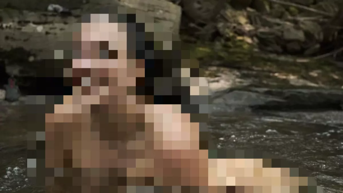 Teljesen meztelen: ki fürdik ilyen érzékien ebben a tóban? - Fotó