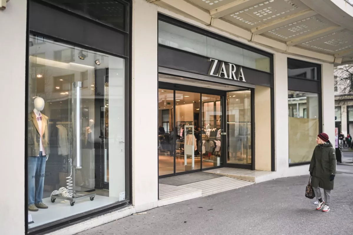 Szexuálisan sértő ruhákat árul kislányoknak a Zara Laura szerint - Reagált az áruházlánc