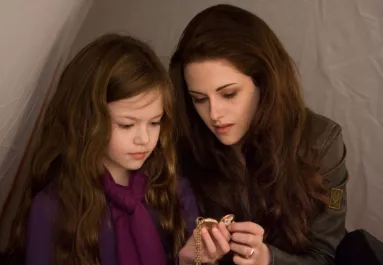 Barna bombanő 23 éves korára az Alkonyat Renesmee-je - Fel se ismernéd - Fotók