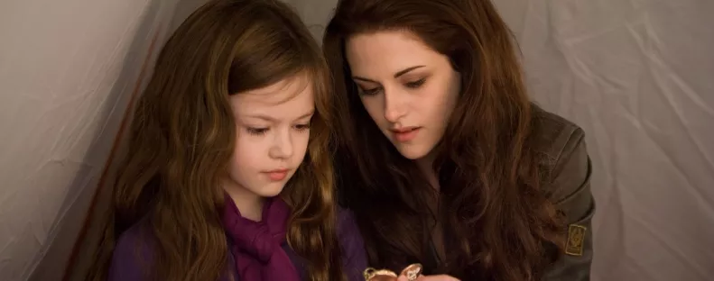 Barna bombanő 23 éves korára az Alkonyat Renesmee-je - Fel se ismernéd - Fotók