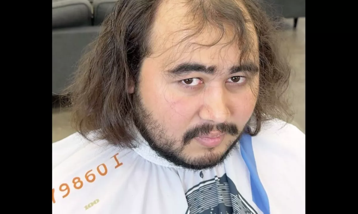 Repülőre ült a férfi, hogy megmentsék a haját: íme a végeredmény - Videó