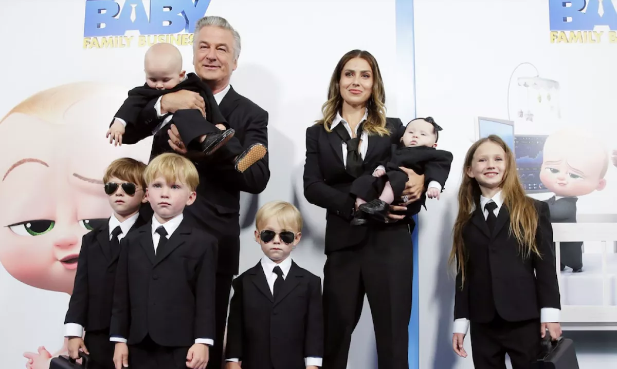 Közellenség lett Hilaria Baldwin: a 11 éves lánya sminkje az ok - Fotó